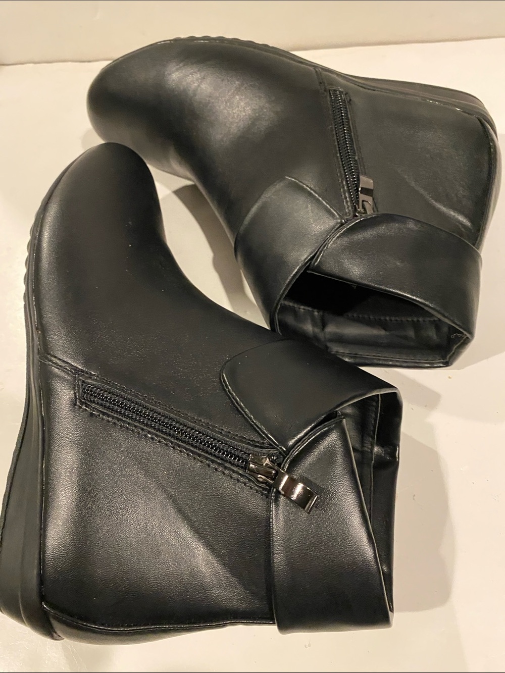 NWOT Sofwear by Beacon Black Faux Leather Ankle Boots